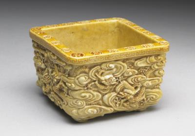 图片[2]-Square basin with nine dragons carved in relief in bright yellow glaze and Wu wei zhi mark, Ming dynasty, 16th-17th century-China Archive